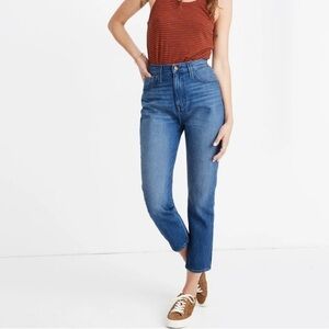 Madewell The Mom Jean high-waisted medium-wash jeans. 💙